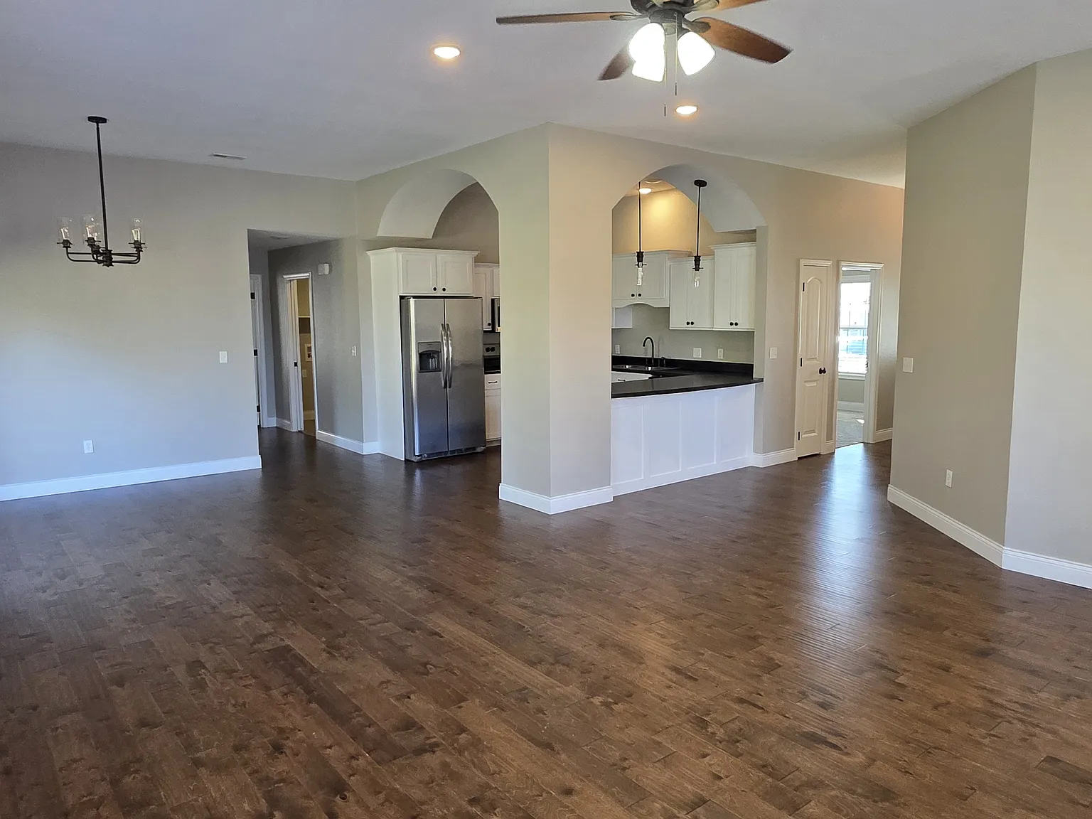 3 bed, 1600 sqft, $1,800 — Photo 3