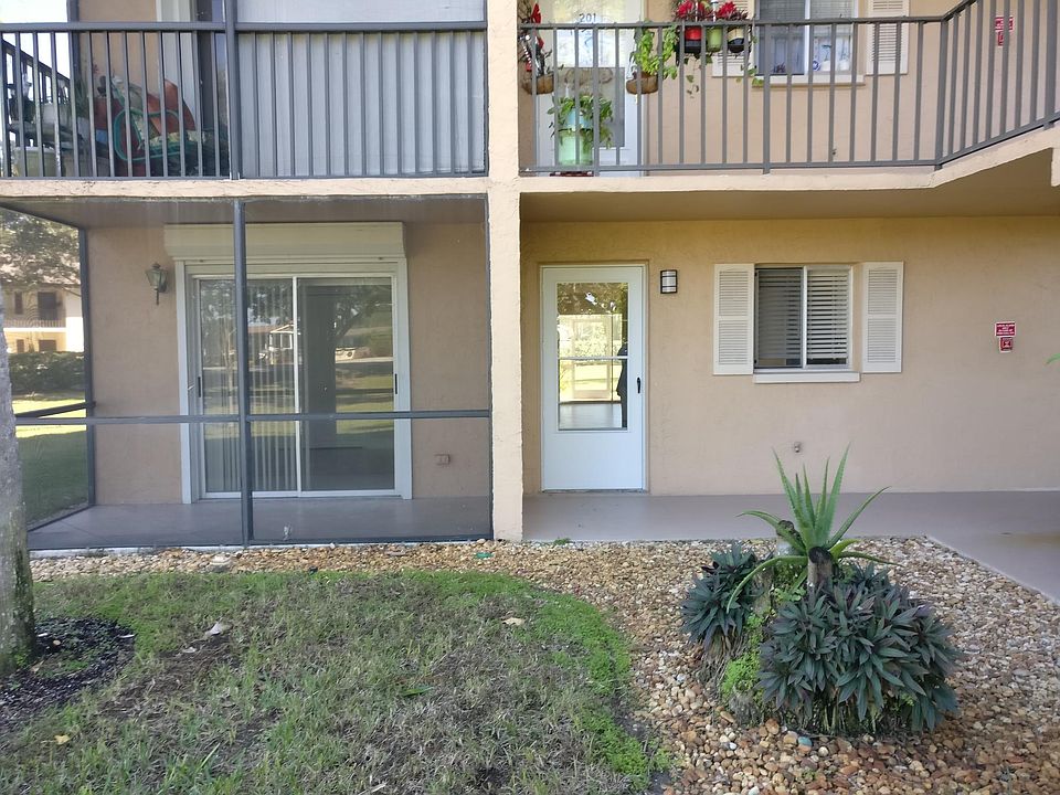 Entry door with front Lanai of second Bd rm