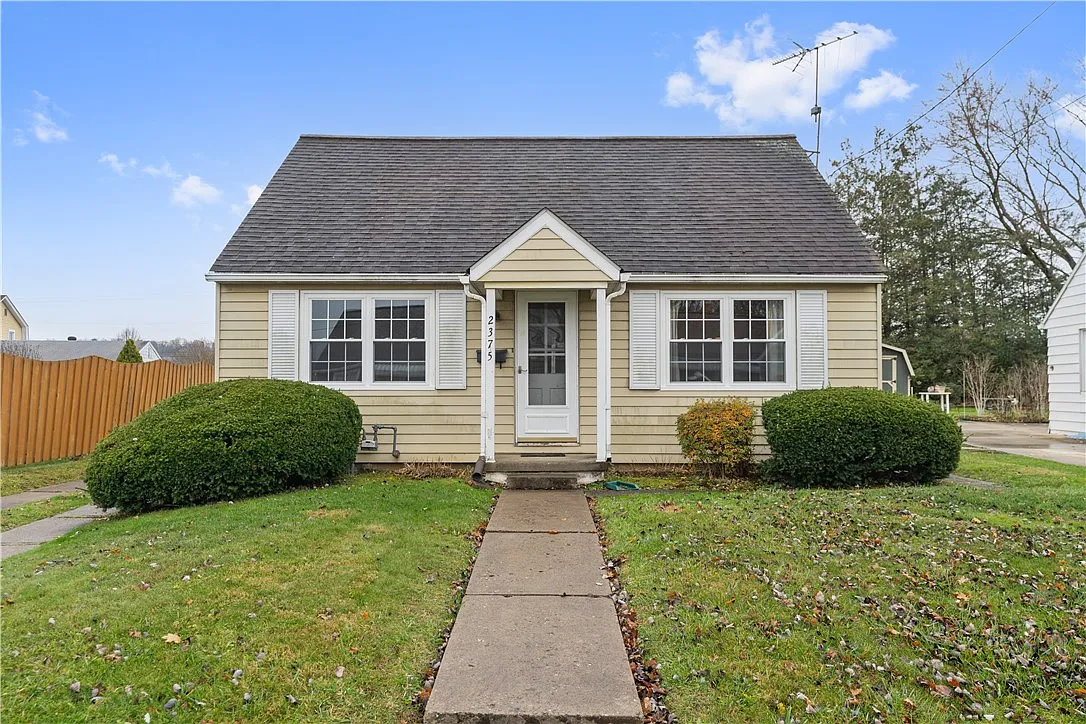 2375 Carmel St photo 1