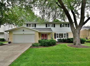 811 S Waverly Pl, Mount Prospect, IL 60056