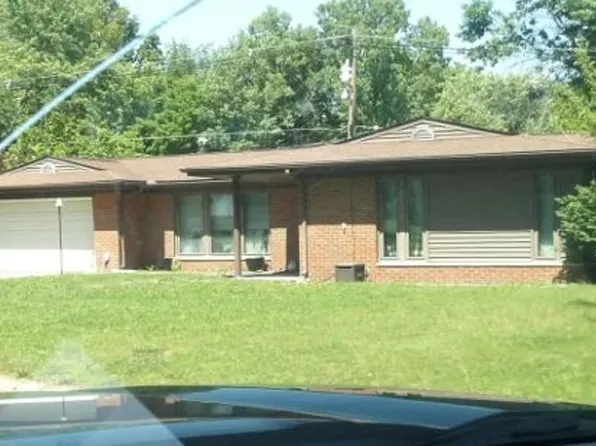 206 Chaucer Dr, Belleville, IL 62226