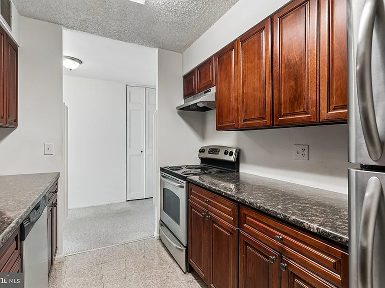 1420 Locust St #37P — Photo 6