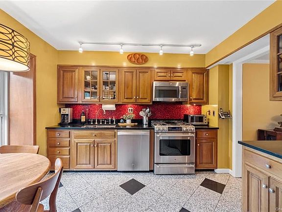 5th image of 89 Grand St