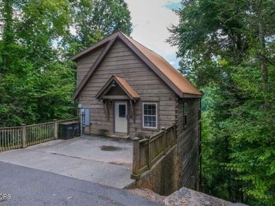 565 Galloway Ln, Gatlinburg, TN, 37738