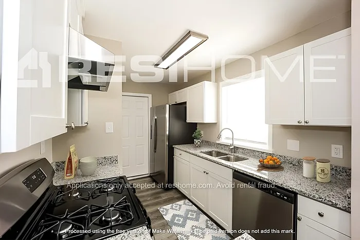577 N Fairfield Dr — Photo 3