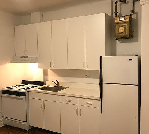 4th image of 421 W 24th St APT 1A
