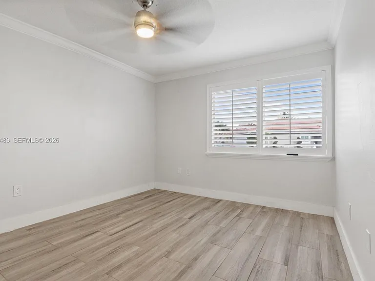 15037 Brighton Ln — Photo 12