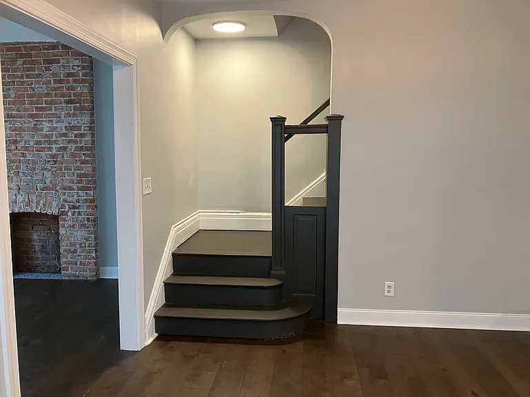 1137 N Superior St — Photo 5
