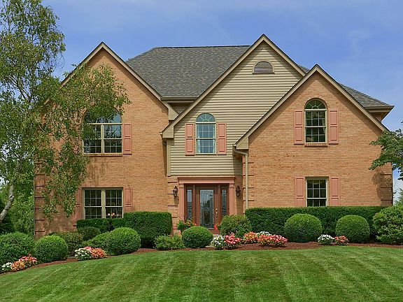 2nd image of 206 Crescent Ct