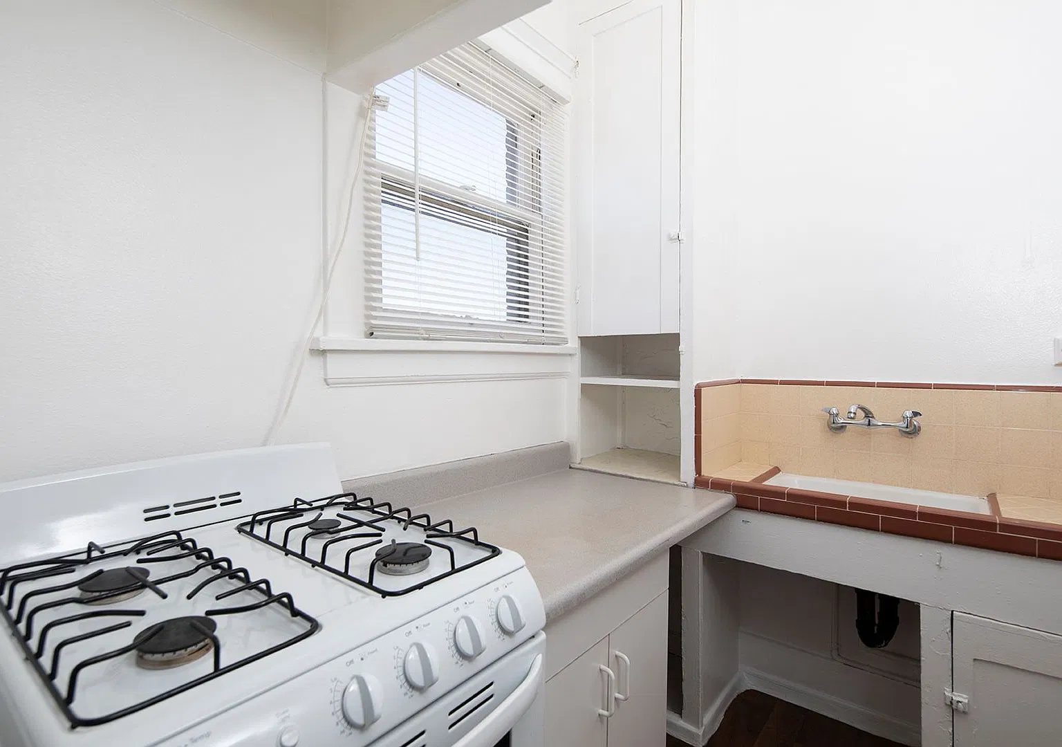 Windsor Apartments — Photo 3