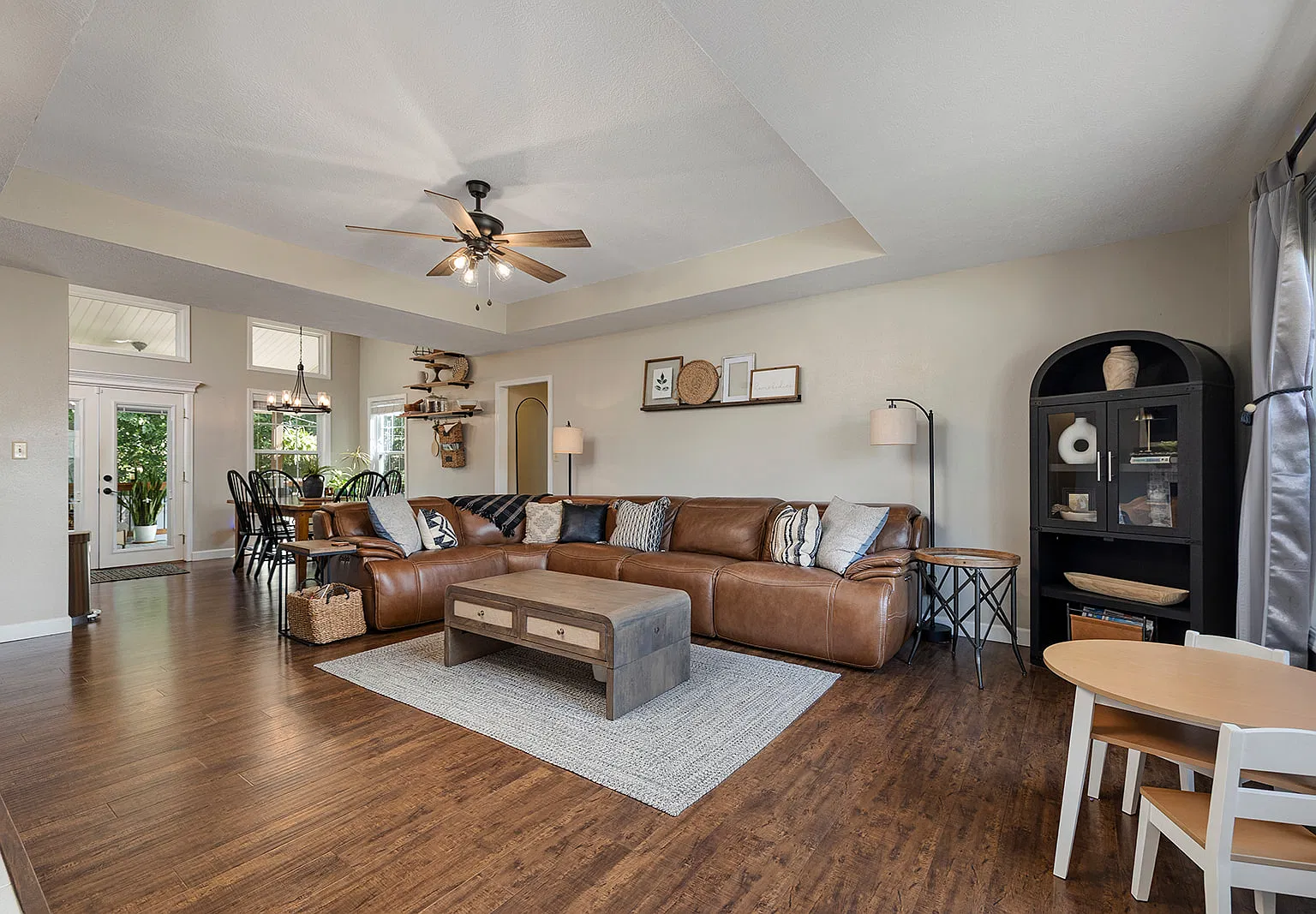2103 W Sexton Drive — Photo 2