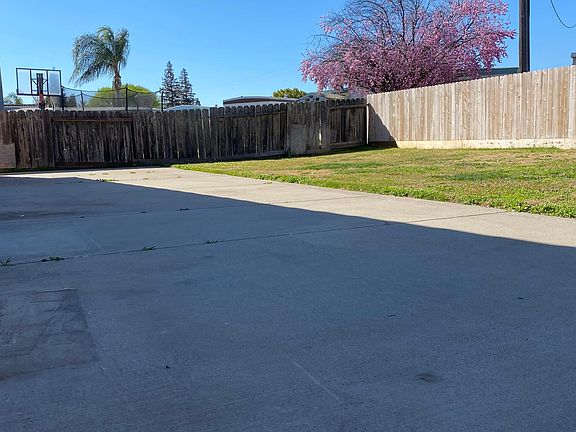 3rd image of 1201 Fairway Dr