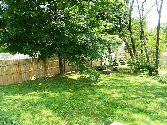 5th image of 956 Marilyn Dr