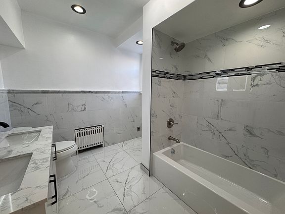 CONVENIENT IN-UNIT WASHER AND DRYER HOOKUPS