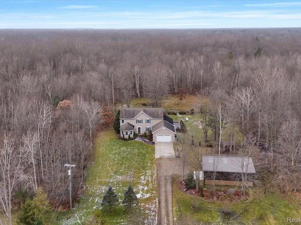 1287 N Pine River Rd, Smiths Creek, MI 48074