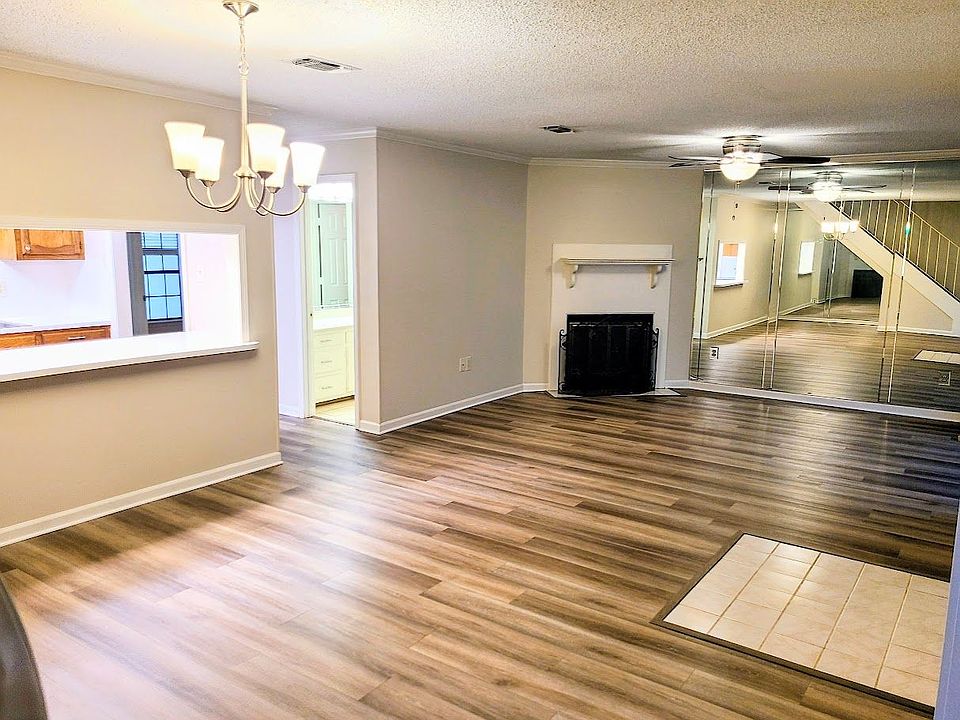 Dining Room view to Living Room