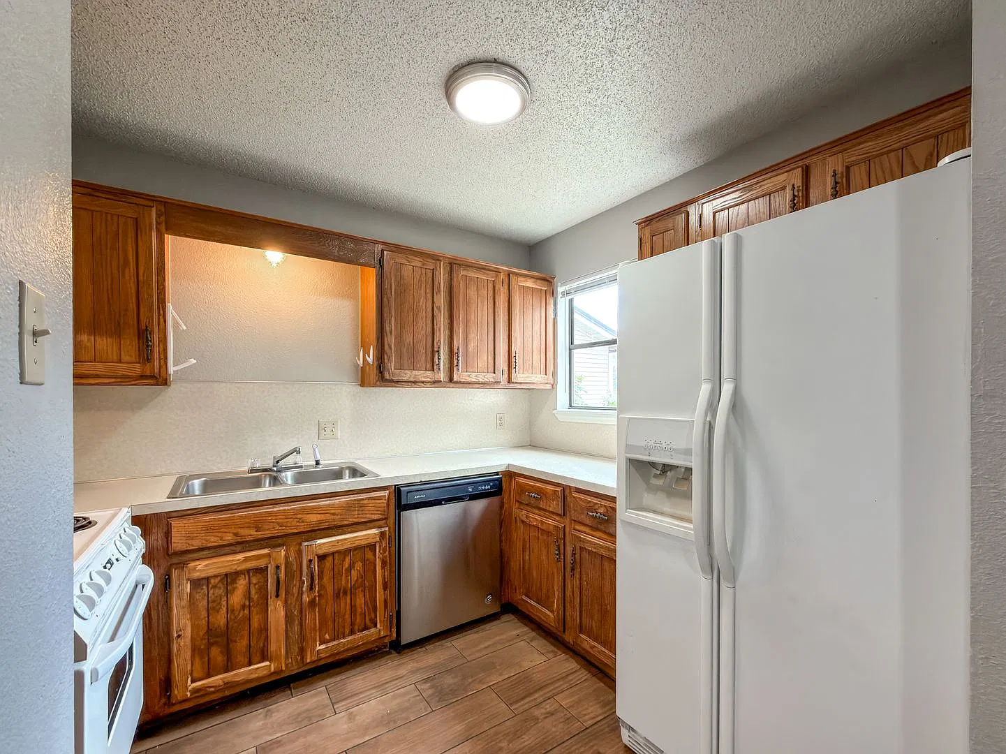 * Move-In Special * Gorgeous 2 Bed / 2 Bath Duplex off of Brooken Hill in Fort Smith — Photo 4