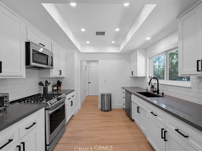 4240 Kingfisher Rd — Photo 7
