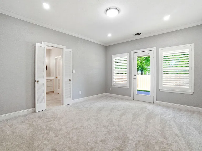 502 Louisa St — Photo 22