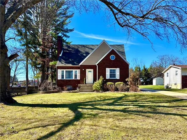 113 Briercliff Dr, Beaver Falls, PA 15010