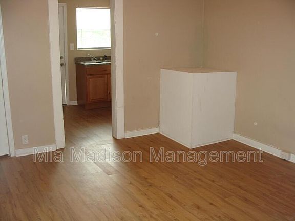 4th image of 246 Ferrill St