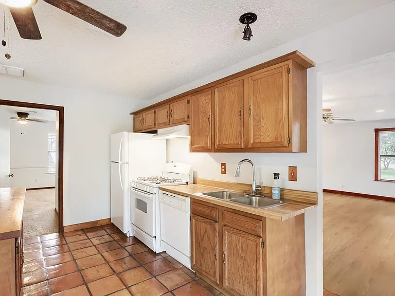 16109 Awalt Dr #B — Photo 9