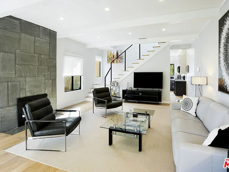 823 N Harper Ave — Photo 2