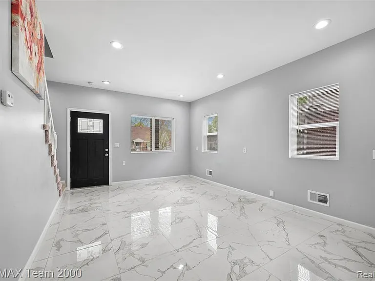 3330 Woodside St — Photo 7