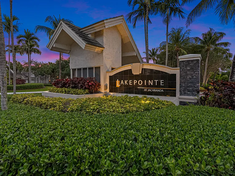 Lakepointe at Jacaranda — Photo 66