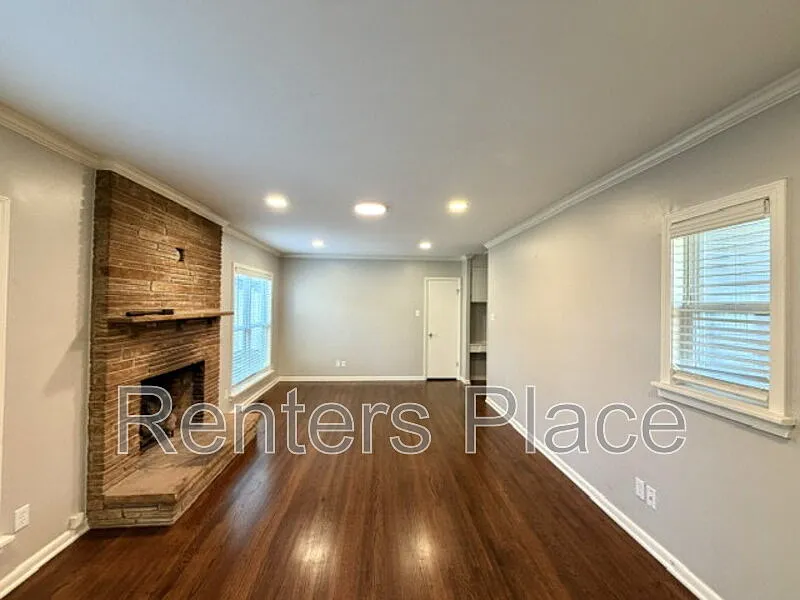 2 bed, 1.0 bath, 1200 sqft, $1,595 — Photo 2