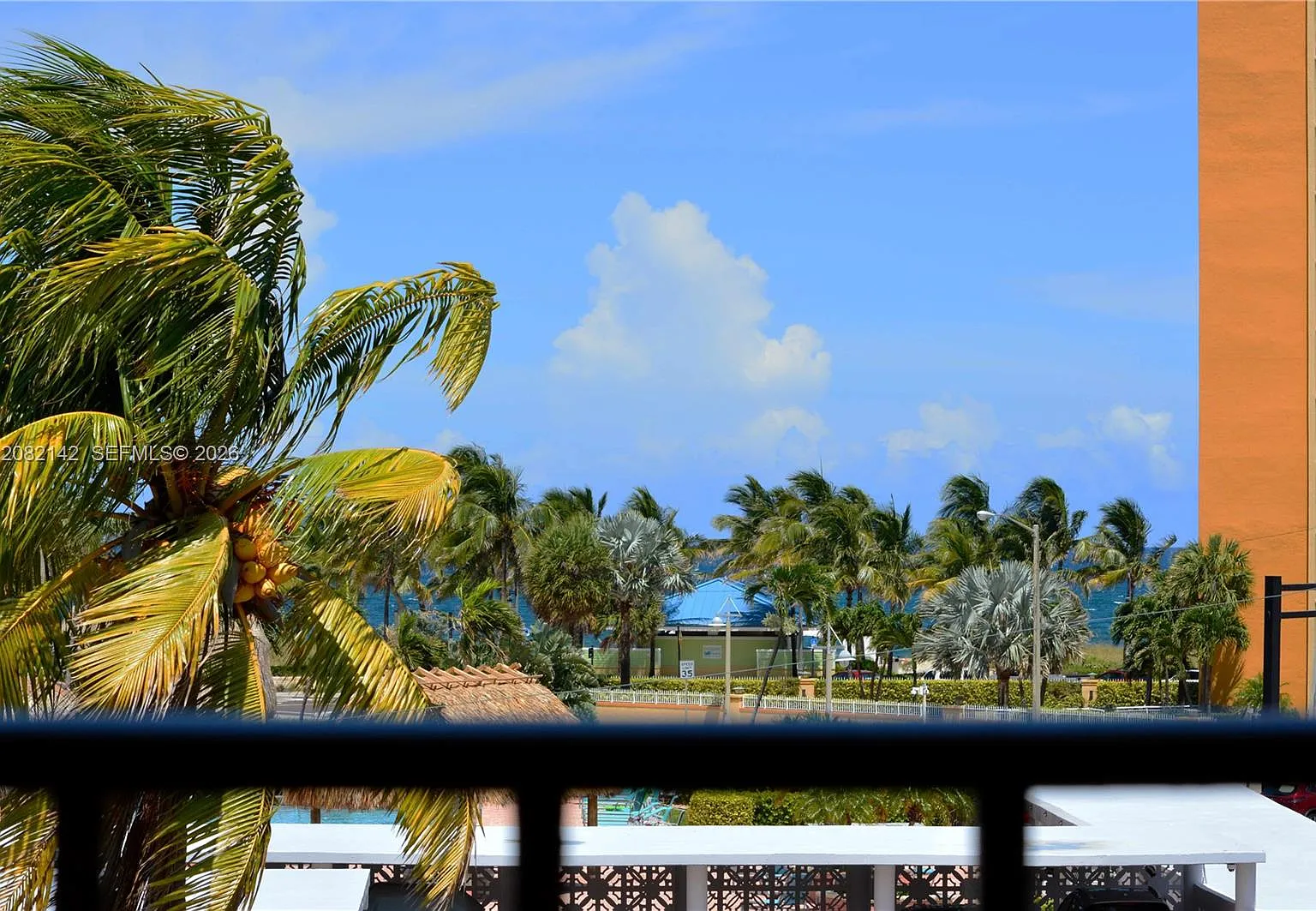 Lado Del Rio Condo — Photo 3