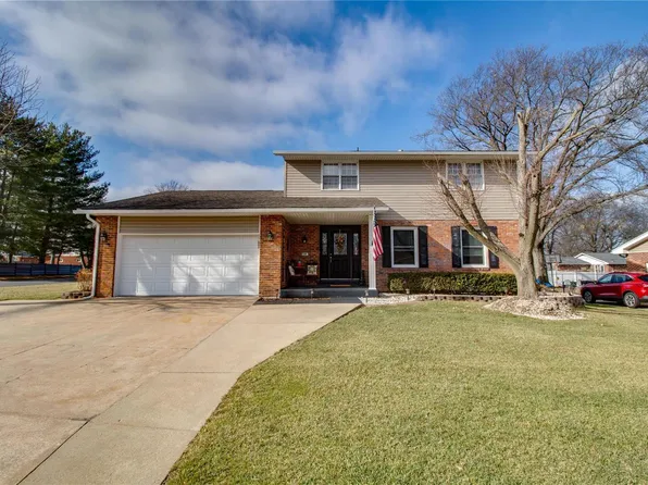 5300 River Aire Dr, Godfrey, IL 62035