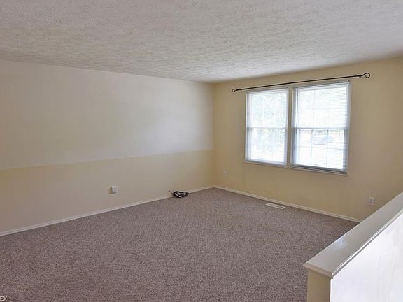2nd image of 192 Bentwillow Dr