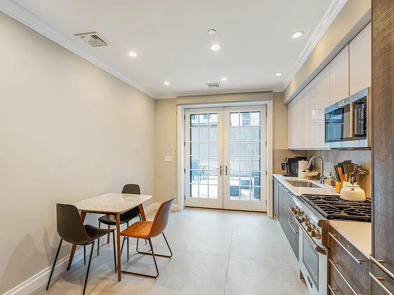 808 Washington St #GARDEN LEVEL — Photo 6