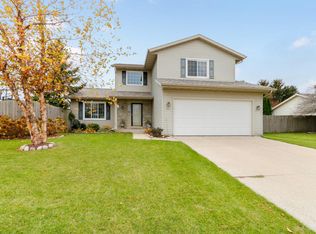 327 S Creek Dr, Elkhorn, WI 53121