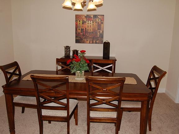 13 2240 Dining room