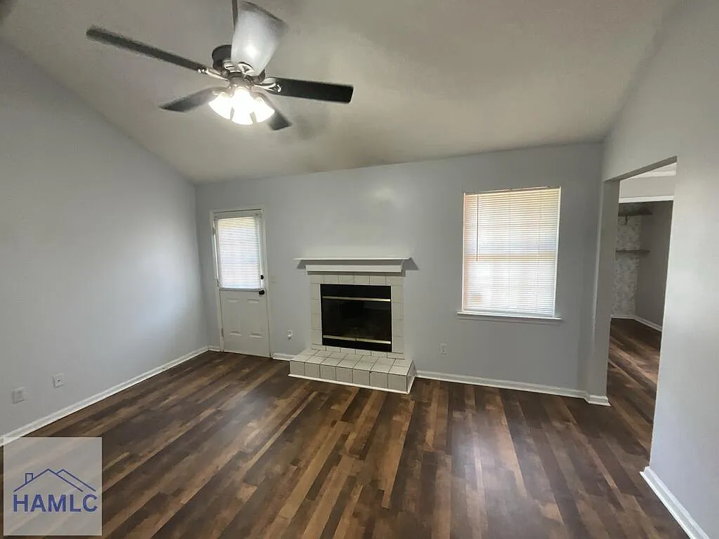 3 bed, 2.0 bath, 1490 sqft, $1,750 — Photo 2