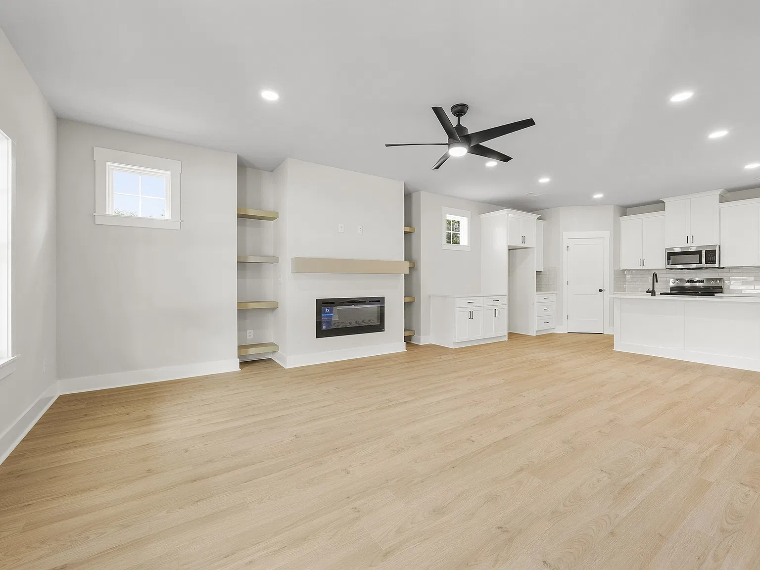 4 bed, 2.5 bath, 2003 sqft, $2,010 — Photo 4