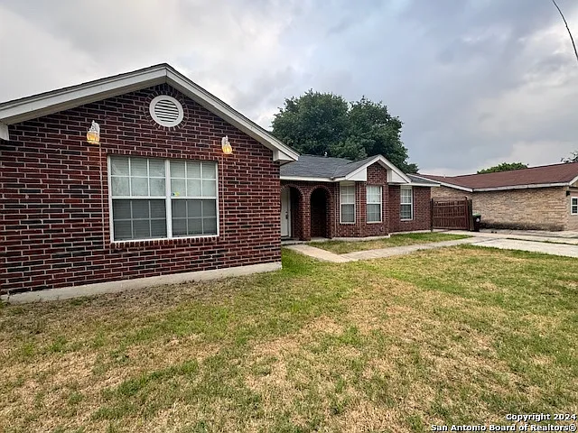 3 bed, 2.0 bath, 1401 sqft, $1,595 — Photo 2