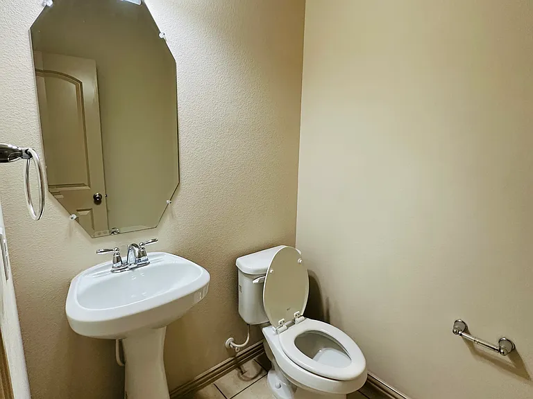 2249 Salado Dr — Photo 7