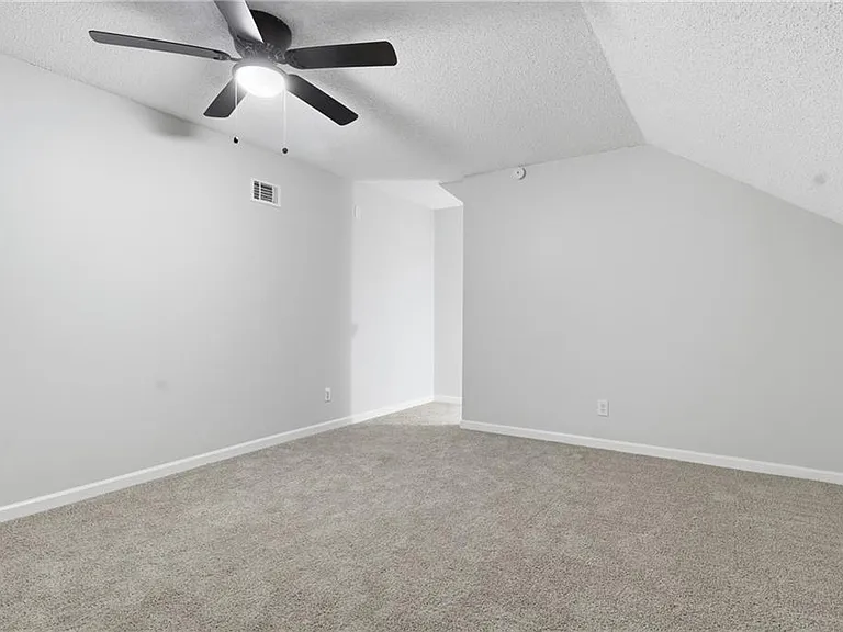 2110 Meadow View Ct — Photo 36