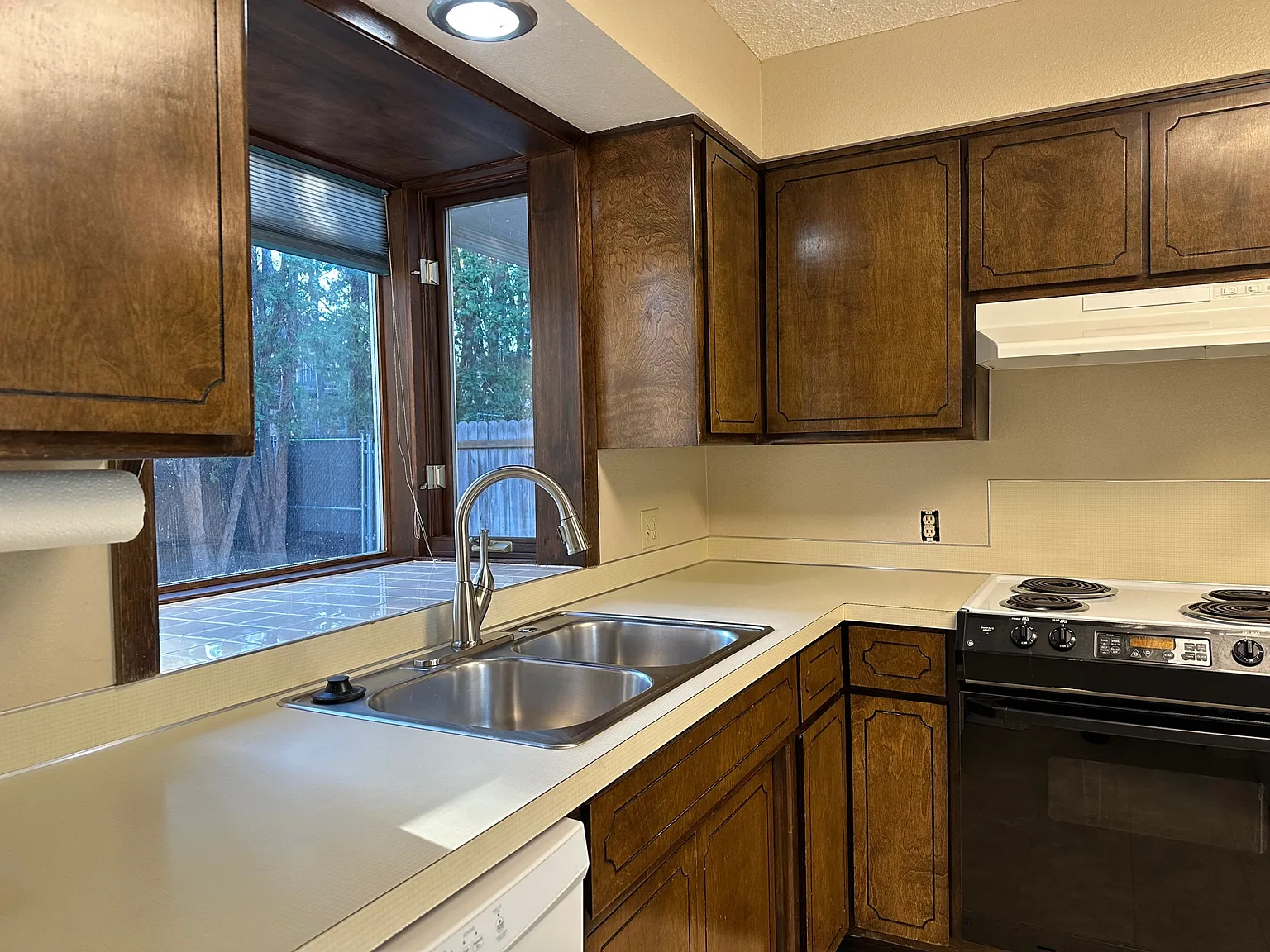 3 bed, 1.5 bath, 2000 sqft, $1,900 — Photo 4