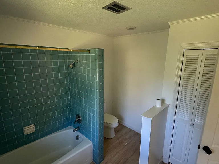 307 S Hill St — Photo 13