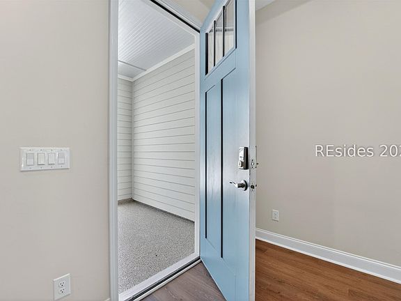 3rd image of 1628 Laurel Oak Ave