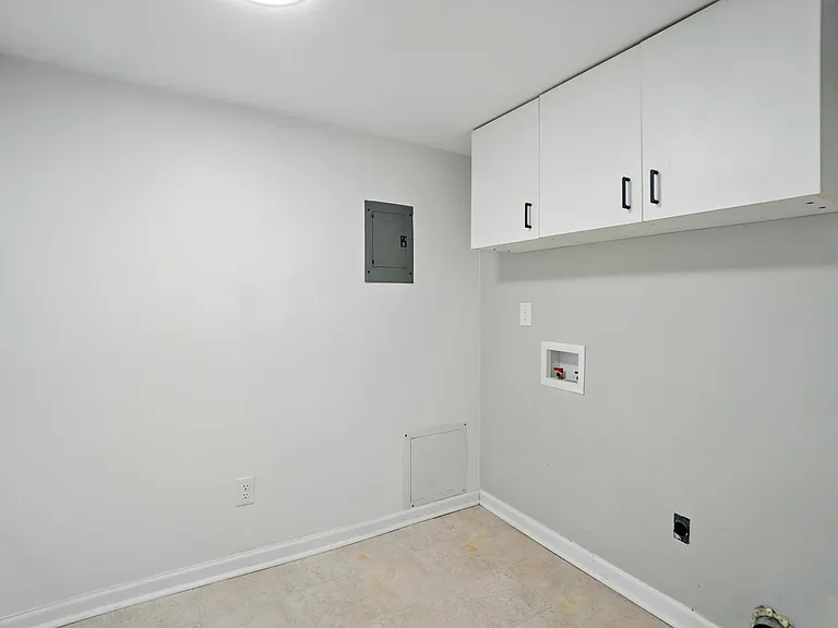 2413 Hoffman St — Photo 36