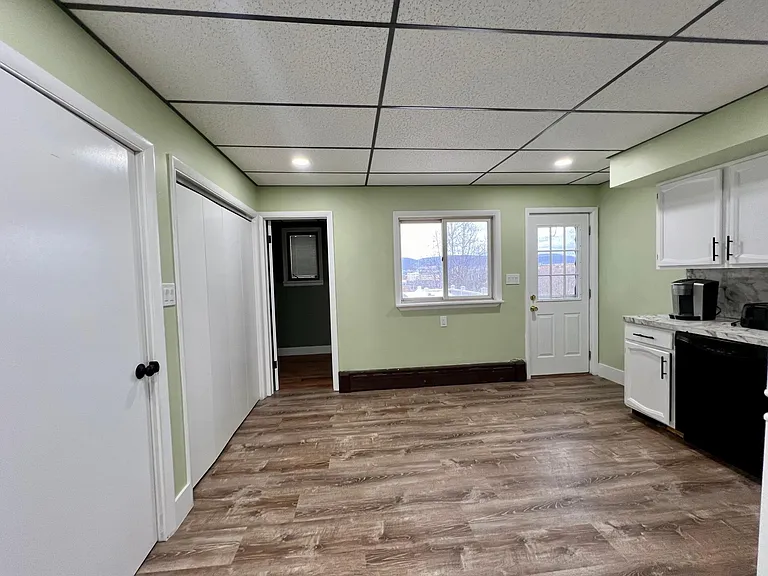 12 S Irving Ave — Photo 3