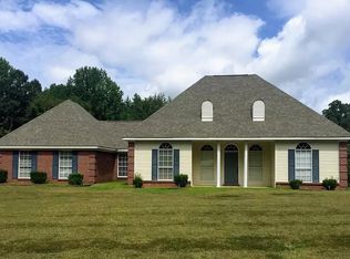 6247 Wolfe Rd, Columbus, MS 39705