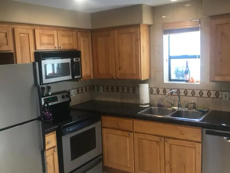 2155 N Fremont Ave — Photo 8