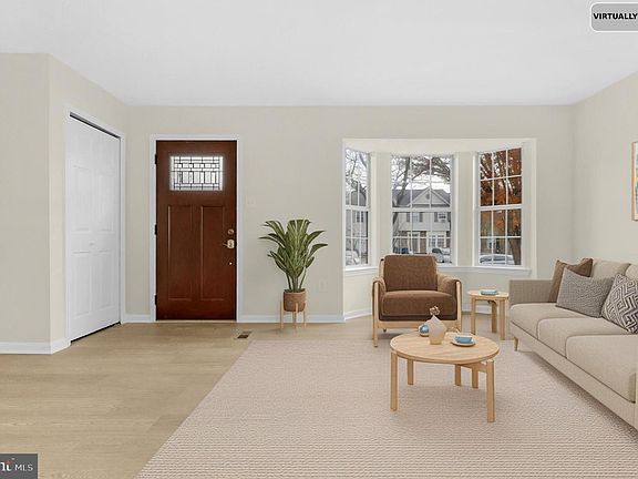 3rd image of 1227 Dahlia Ln