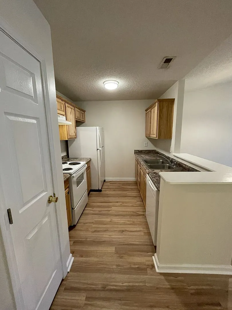Charming 2-Bedroom, 2-Bath Duplex with Garage — Photo 4